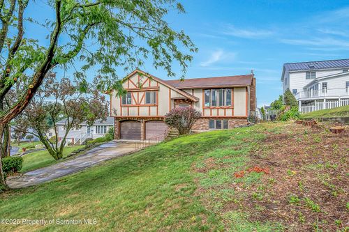 809 Grace Ln, Moosic, PA, 18507-1609 | Card Image