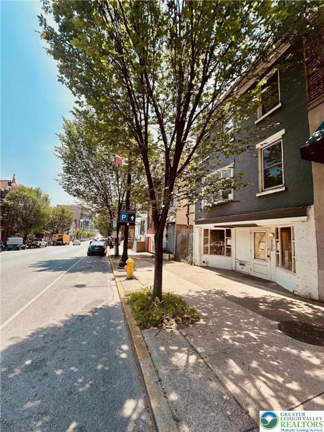 226 N 7 Th St, Home with 3 bedrooms, 1 bathrooms and null parking in Allentown PA | Image 4