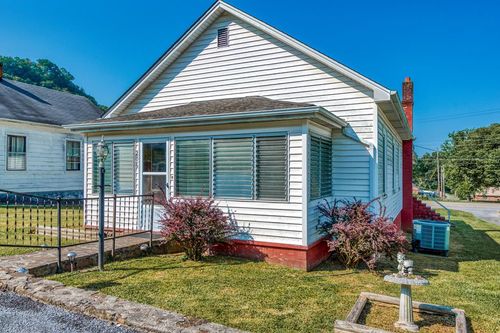 206 5th Ave, Saltville, VA, 24370-3438 | Card Image