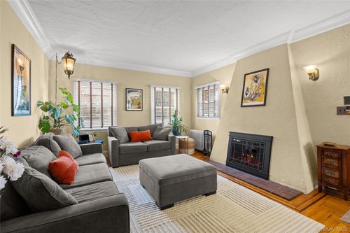 140 Frankel Blvd, Merrick, NY, 11566-4033 | Card Image