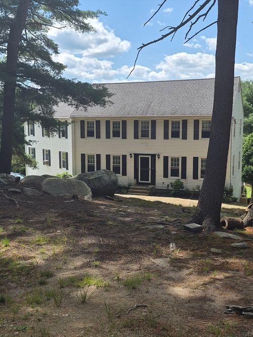 9 South St, Upton, MA, 01568-1423 | Card Image
