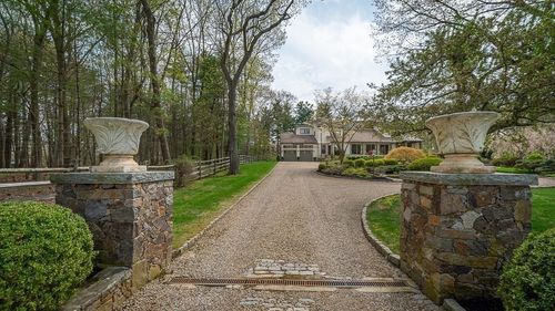 103 Essex St, South Hamilton, MA, 01982-2303 | Card Image