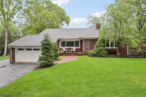 39 Chuckanutt Dr, Oakland, NJ, 07436-3015 | Card Image