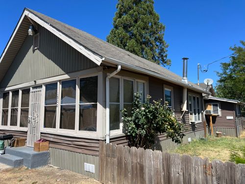 1500 Prune St, Medford, OR, 97501-3278 | Card Image