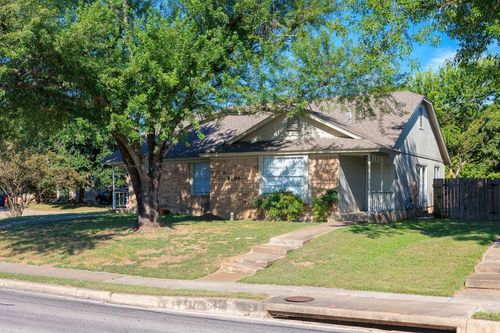 a-8204 W Gate Blvd, Austin, TX, 78745-7509 | Card Image