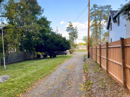 863 Wolcott Ave, Beacon, NY, 12508-3737 | Card Image