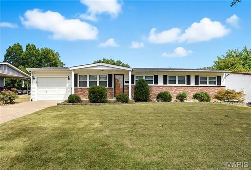 1505 Swallow Ln, Florissant, MO, 63031-3418 | Card Image