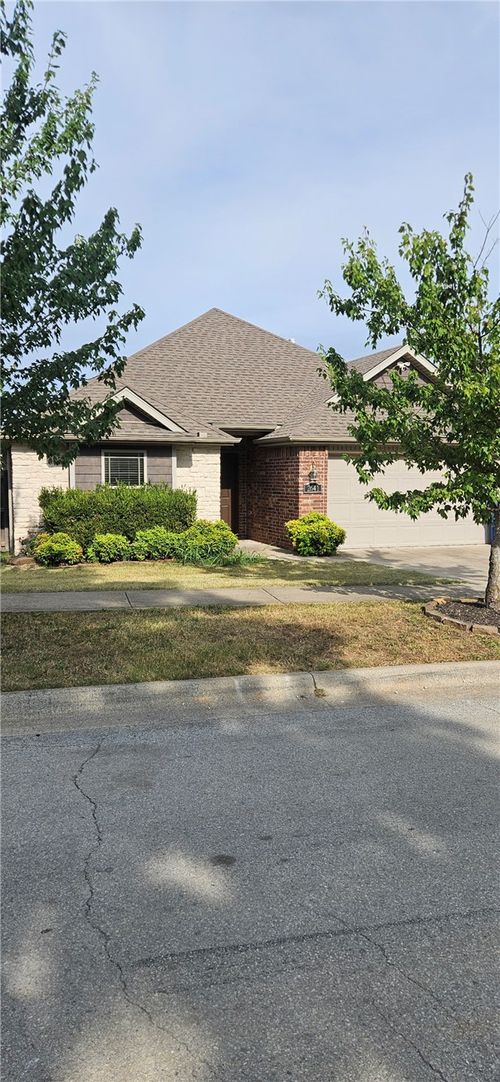 2641 N Villa Blvd, Fayetteville, AR, 72703-3327 | Card Image