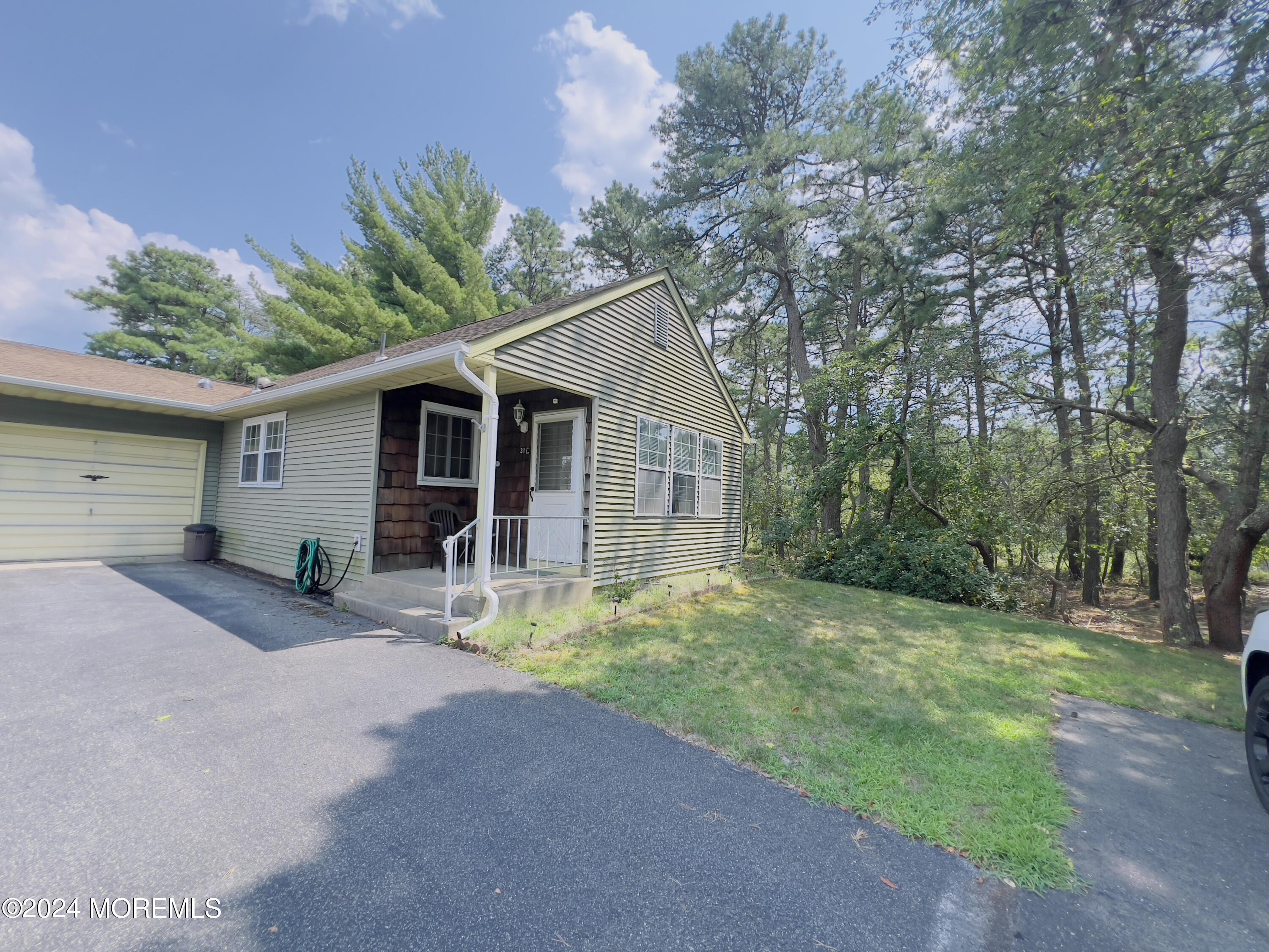 Medford Rd, Whiting, NJ 08759