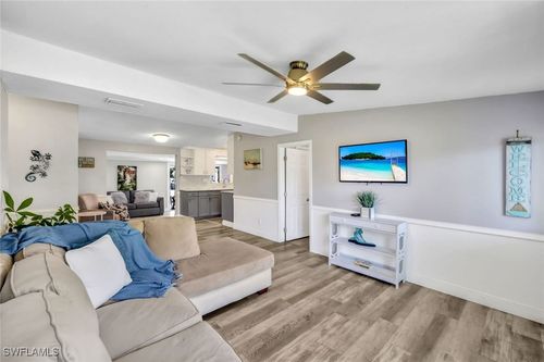 2047 Harbor Ln, NAPLES, FL, 34104-4217 | Card Image