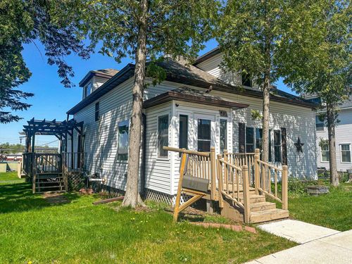 421 2nd Ave N, Park Falls, WI, 54552-1324 | Card Image