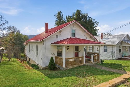 945 W North St, Wytheville, VA, 24382-2148 | Card Image