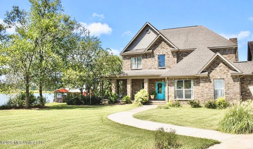 1037 Wellington Ridge Dr, Grenada, MS, 38901-6786 | Card Image