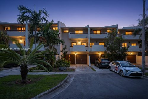 2525 Ne 135th St, North Miami, FL, 33181-3586 | Card Image