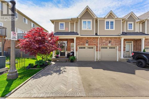 100 Chester Dr, Cambridge, ON, N1T0C8 | Card Image