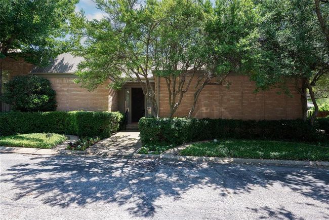 8858 Mccraw Drive, Townhouse with 2 bedrooms, 2 bathrooms and null parking in Dallas TX | Image 33