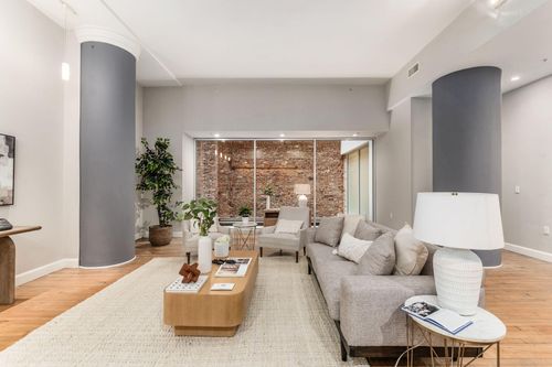 apt-302-106 N High St, Columbus, OH, 43215-3038 | Card Image