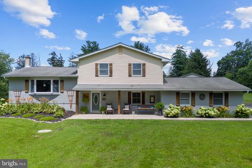 2037 Bethesda Church Rd, EAST GREENVILLE, PA, 18041-2325 | Card Image