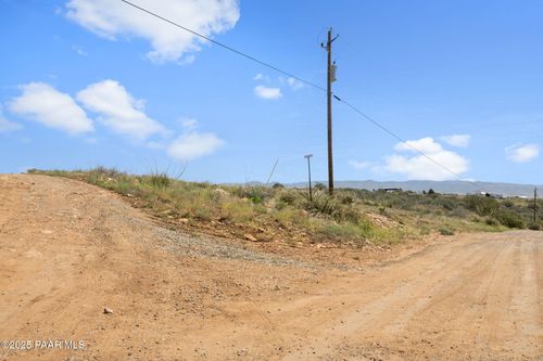 9180 E Wolf Rd, Dewey-Humboldt, AZ, 86327-7437 | Card Image