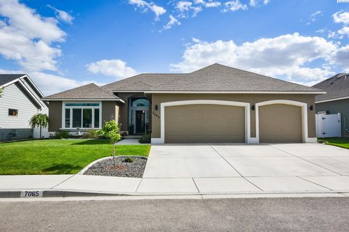 7065 W 29th Ave, Kennewick, WA, 99338-3502 | Card Image