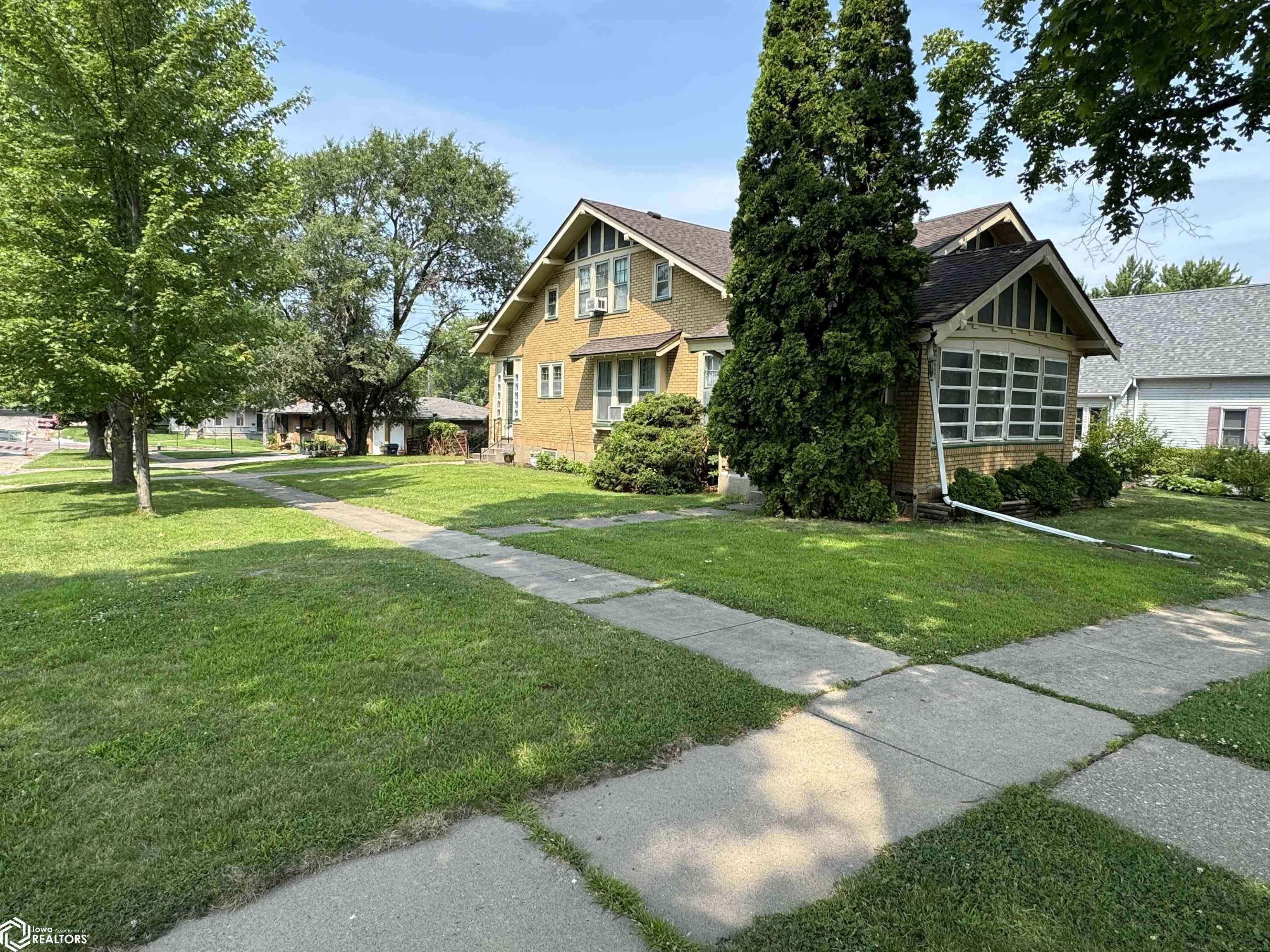 Cedar St, Burlington, IA 52601