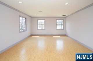 Commercial Lease in Wyckoff