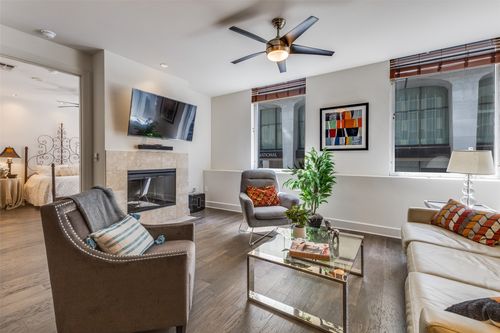 apt-204-1505 Elm St, Dallas, TX, 75201-3517 | Card Image