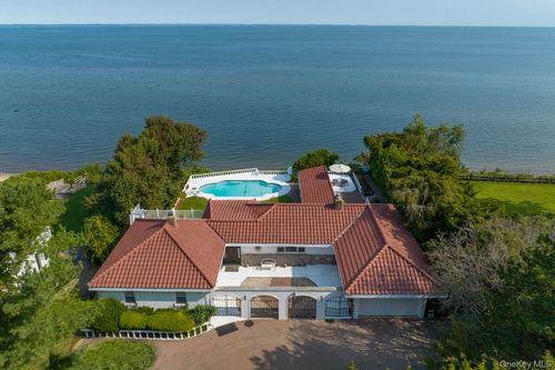 10 Beach Hill Dr, Northport, NY, 11768-1424 | Card Image