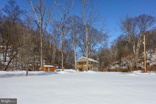 8140 Hokes Rd, Glen Rock, PA, 17327-8724 | Card Image