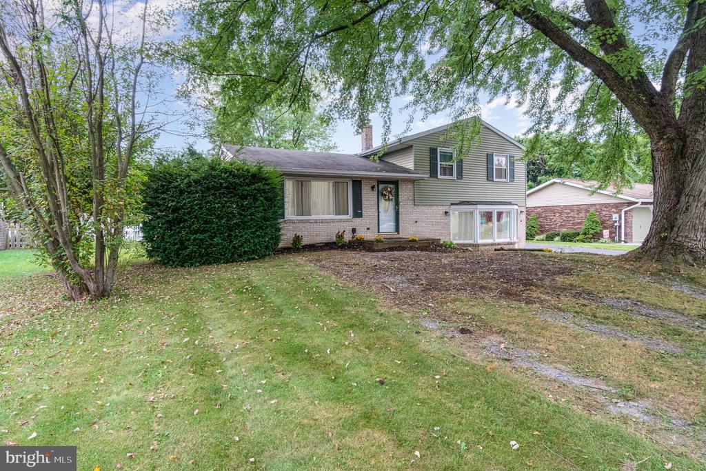 Esther Dr, Lebanon, PA 17042