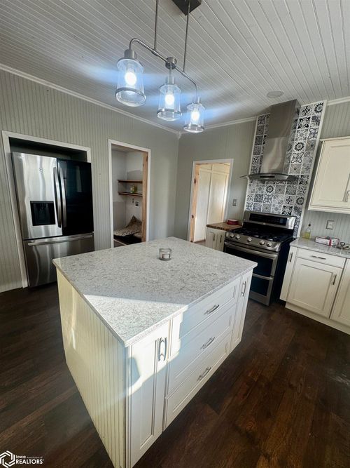 407 1st St, Dumont, IA, 50625-7702 | Card Image