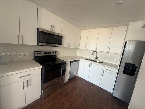 apt-1018-2025 Ne 164th St, North Miami Beach, FL, 33162-4162 | Card Image