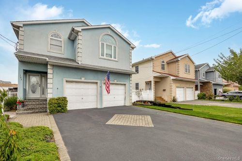193 Sportsmans Ave, Freeport, NY, 11520-5630 | Card Image