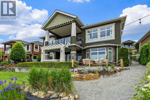 629 Almandine Crt, Kelowna, BC, V1W4Z5 | Card Image