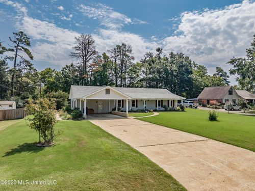 147 Hemlock Rd, Batesville, MS, 38606-9346 | Card Image