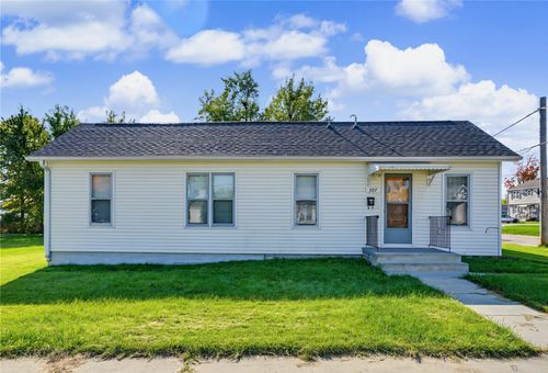 307 9th Ave, Marion, IA, 52302-5738 | Card Image