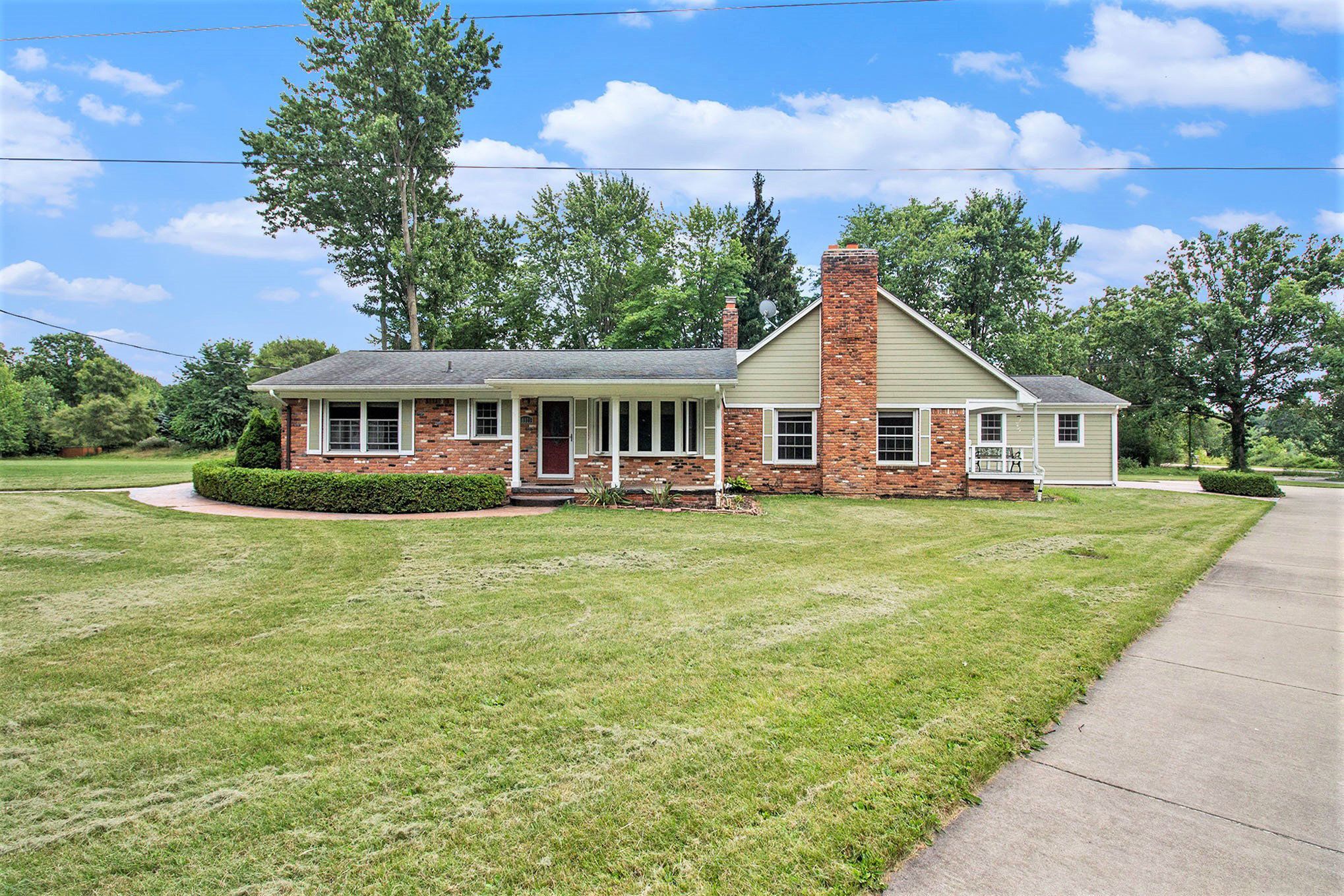 8 Mile Rd, South Lyon, MI 48178