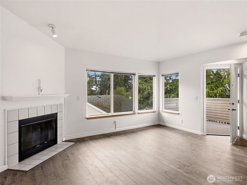 unit-d201-9210 Market Pl, Lake Stevens, WA, 98258-3376 | Card Image