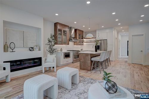 86 Watchung Ave, Montclair, NJ, 07043-1728 | Card Image