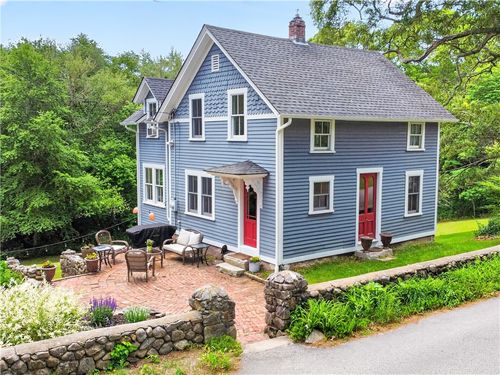108 Oak St, Ashaway, RI, 02804-2209 | Card Image