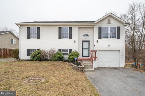 18 Veterans Way, MARTINSBURG, WV, 25405-8264 | Card Image