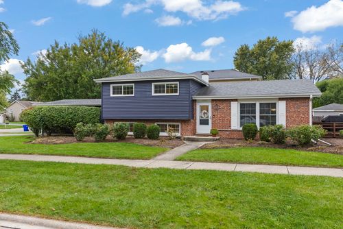 1020 S Prospect St, Wheaton, IL, 60189-6828 | Card Image