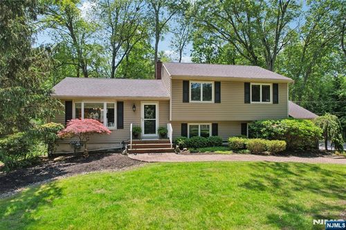 40 Fairhaven Dr, Allendale, NJ, 07401-1109 | Card Image