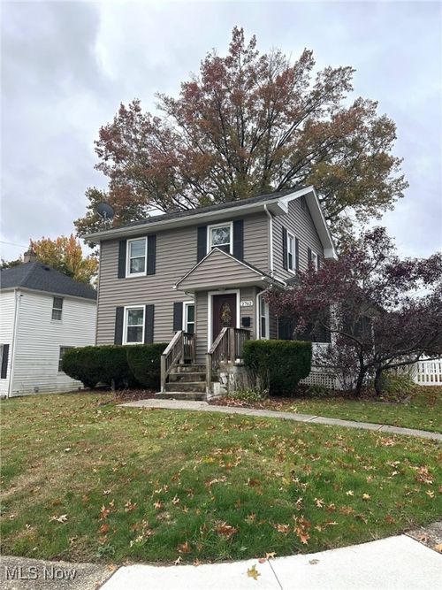 2762 Elmwood St, Cuyahoga Falls, OH, 44221-2349 | Card Image