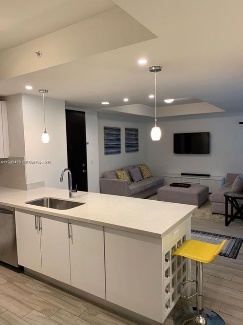 apt-1216-999 1st Ave, Miami, FL, 33130-3423 | Card Image