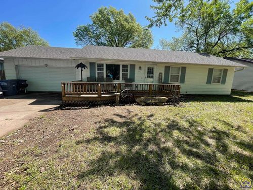 824 Waverly Way, Emporia, KS, 66801 | Card Image