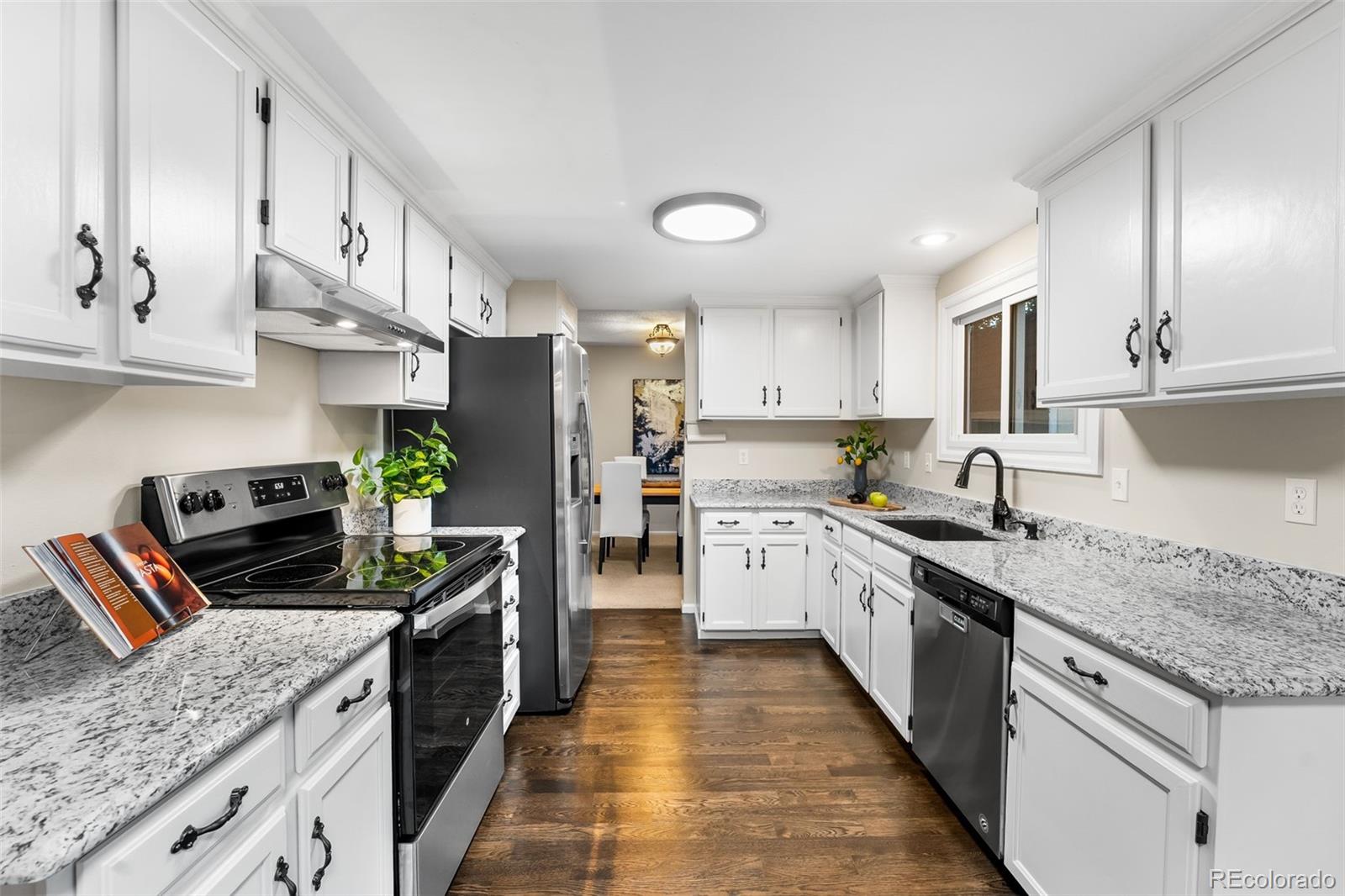 Phillips Dr, Littleton, CO 80122