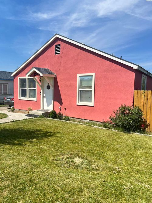 1017 S 10th St, Sunnyside, WA, 98944-2342 | Card Image