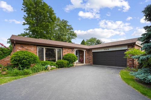 9108 Windsor Dr, Palos Hills, IL, 60465-1393 | Card Image