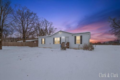 15139 2nd St, Howard City, MI, 49329-9526 | Card Image